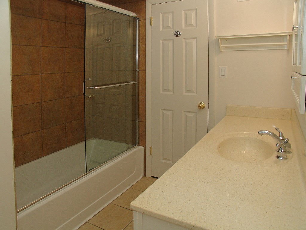 Intern House 1 Liventus Intern House Bathroom